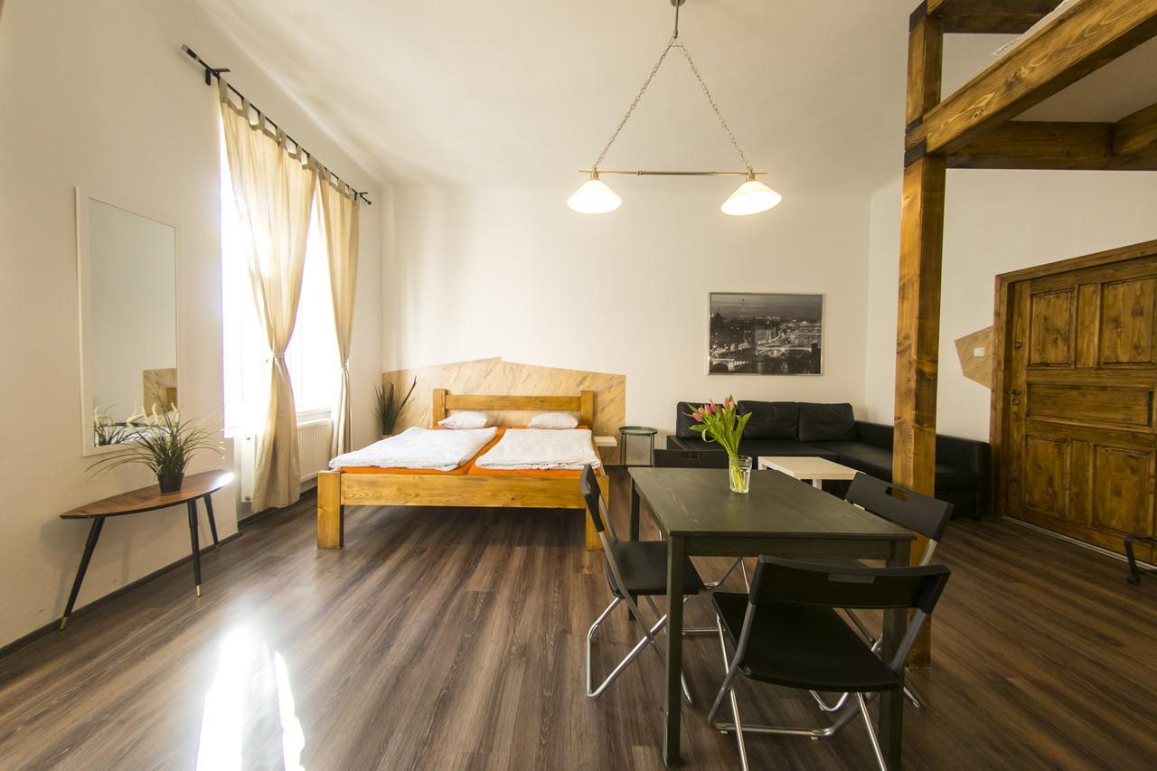 Freedom Rooms & Apartments Praga Exterior foto